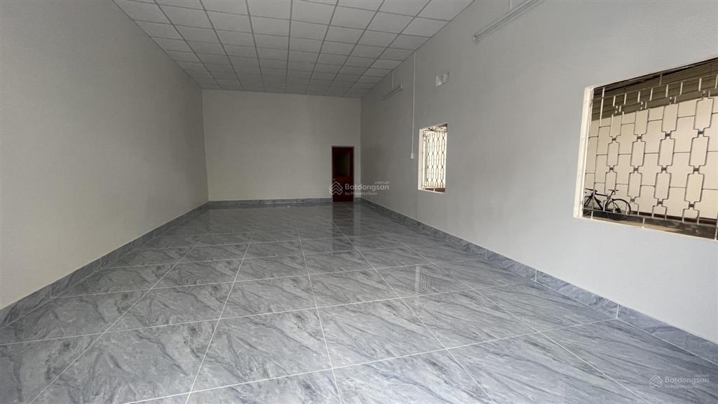 Cho thuê xưởng rộng 500m2  gần ngã tư phạm văn chiêu  bờ kè tham lương