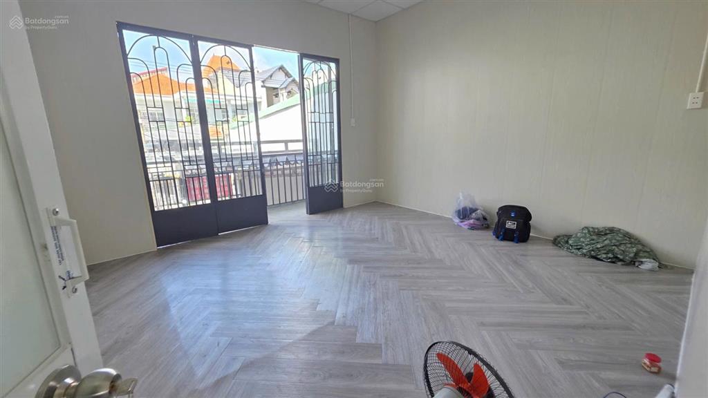 Cho thuê nhà làm kho 4,5x35 đường 10m  điện 3 pha  khu dân cư kinh doanh được