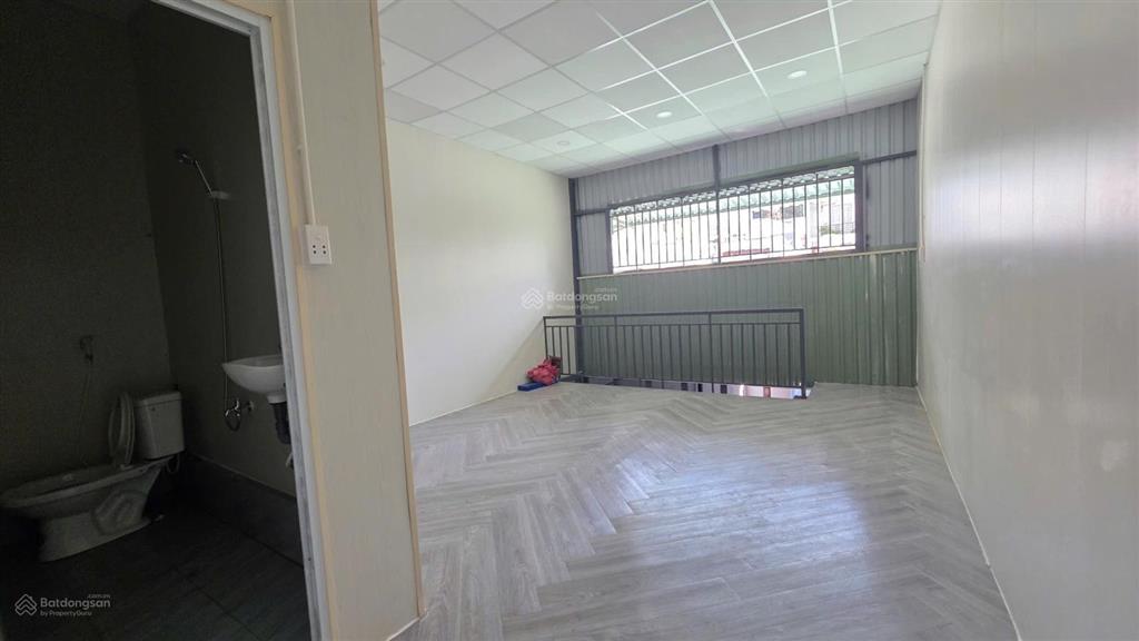 Cho thuê nhà làm kho 4,5x35 đường 10m  điện 3 pha  khu dân cư kinh doanh được