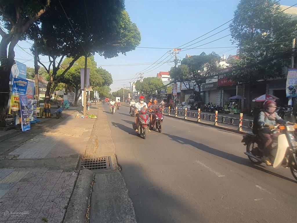 Chủ cần bán gấp hạ 1 tỷ nhà mặt tiền đường nguyễn ái quốc phường tân hiệp. đầu hẻm vào cư xá b5