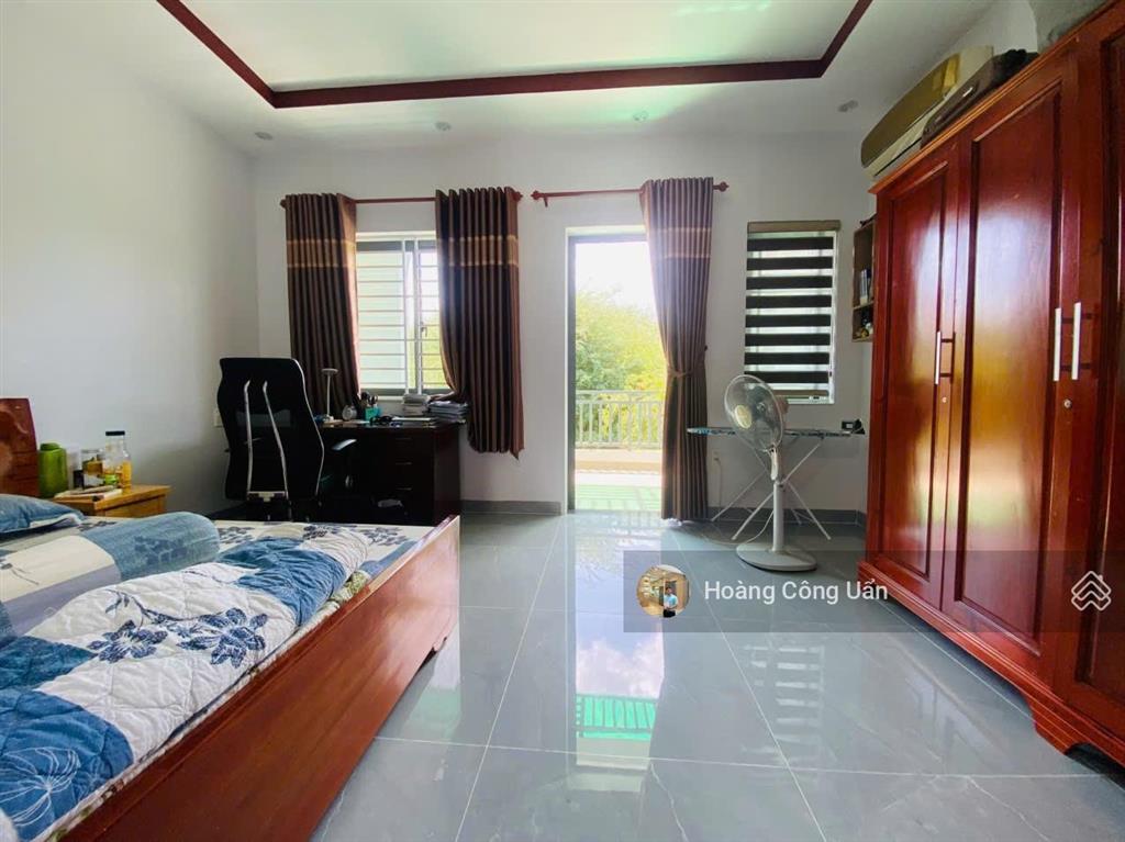 Nhà đẹp cao cấp gần chợ biên hòa  mặt tiền đường 12m + vỉa hè 3m. phường quang vinh