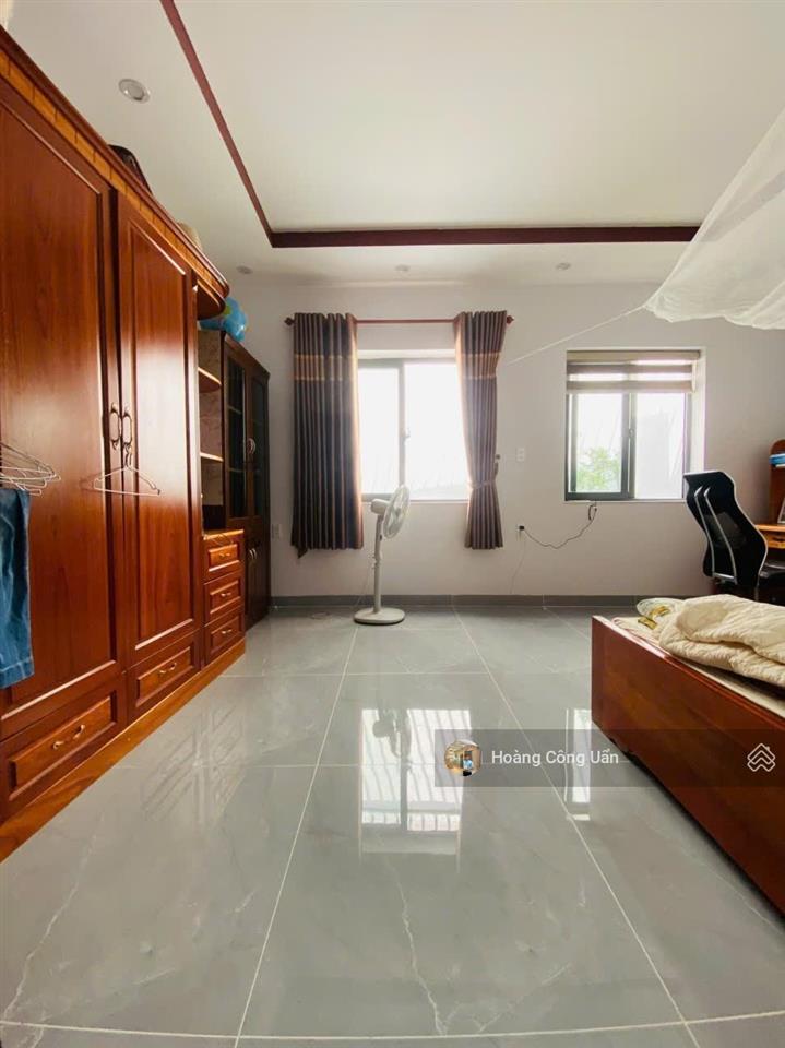 Nhà đẹp cao cấp gần chợ biên hòa  mặt tiền đường 12m + vỉa hè 3m. phường quang vinh