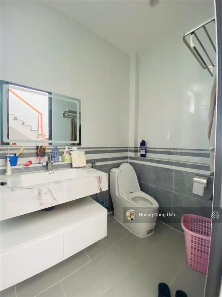 Nhà đẹp cao cấp gần chợ biên hòa  mặt tiền đường 12m + vỉa hè 3m. phường quang vinh