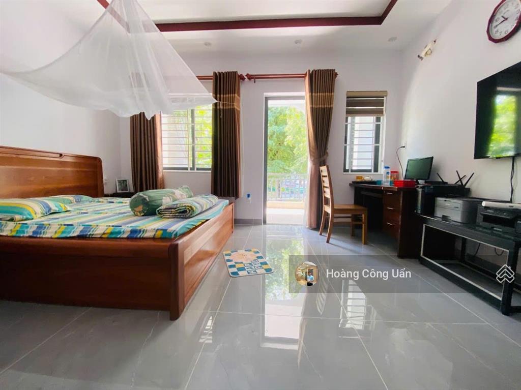 Nhà đẹp cao cấp gần chợ biên hòa  mặt tiền đường 12m + vỉa hè 3m. phường quang vinh