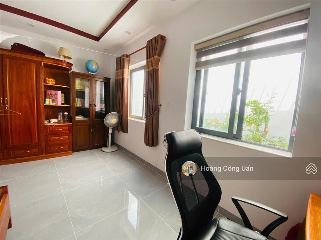 Nhà đẹp cao cấp gần chợ biên hòa  mặt tiền đường 12m + vỉa hè 3m. phường quang vinh