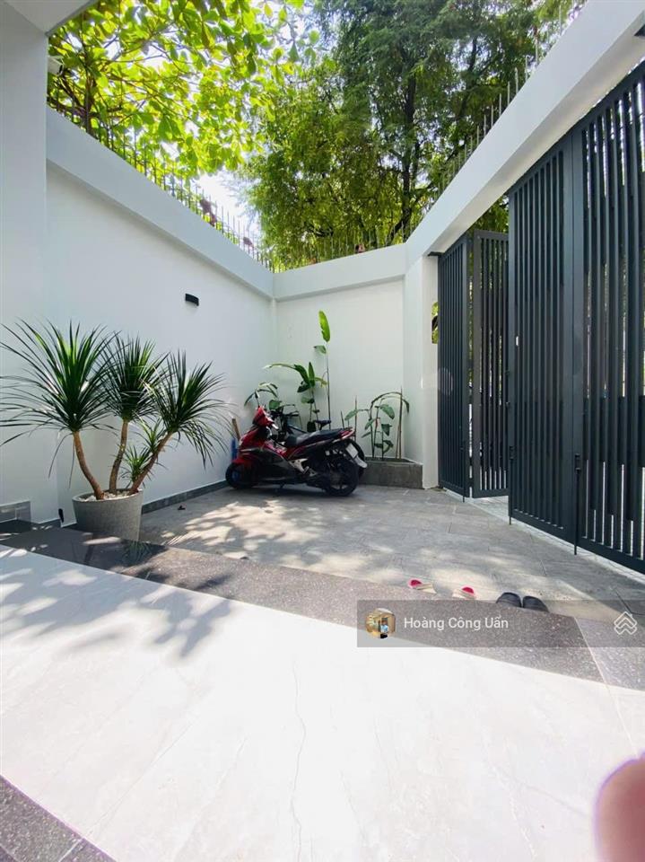 Nhà đẹp cao cấp gần chợ biên hòa  mặt tiền đường 12m + vỉa hè 3m. phường quang vinh