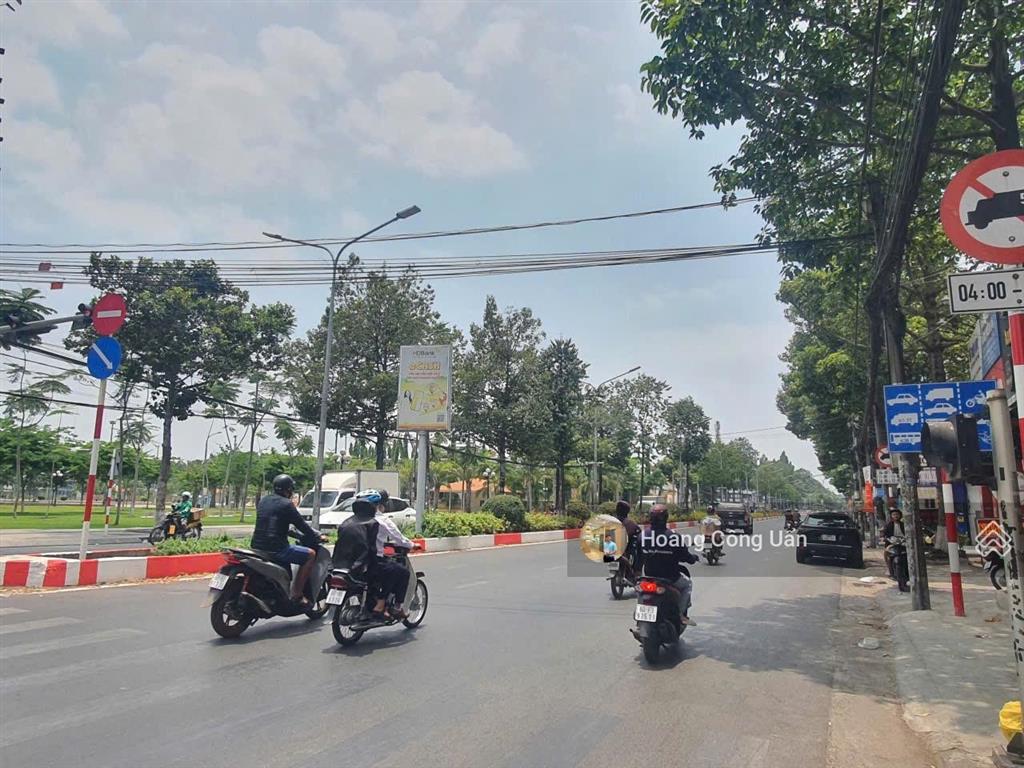 Bán gấp đất vị trí kinh doanh gần công viên dương tử giang. 1 sẹc nguyễn ái quốc 50m. dt 6,5 x 20m