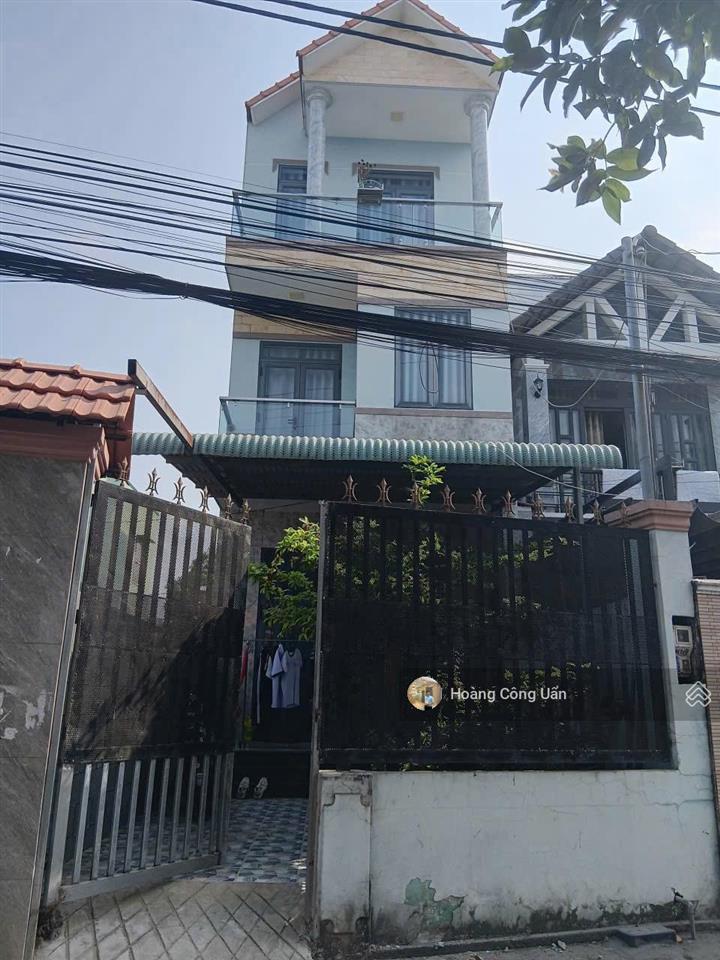 Nhà đẹp 1 trệt 2 lầu mái thái, sân oto phường bửu long. gần bờ kè ven sông.