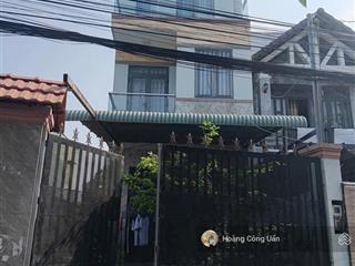 Nhà đẹp 1 trệt 2 lầu mái thái, sân oto phường bửu long. gần bờ kè ven sông.