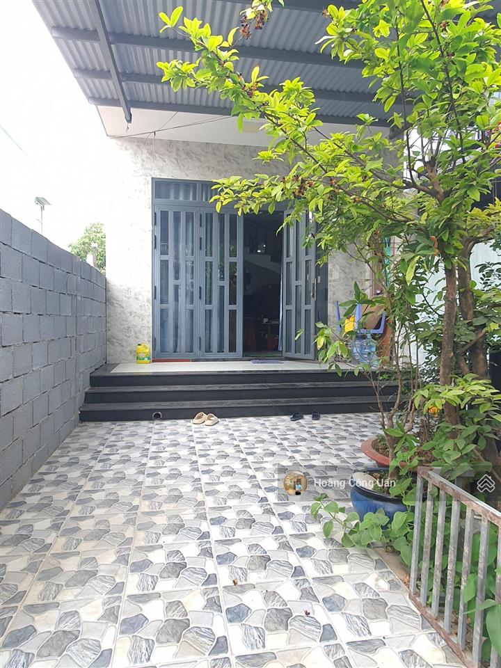 Nhà đẹp 1 trệt 2 lầu mái thái, sân oto phường bửu long. gần bờ kè ven sông.