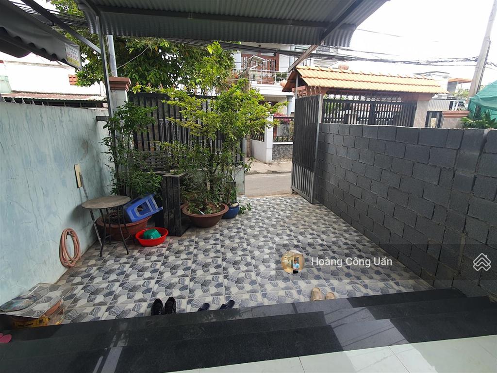 Nhà đẹp 1 trệt 2 lầu mái thái, sân oto phường bửu long. gần bờ kè ven sông.
