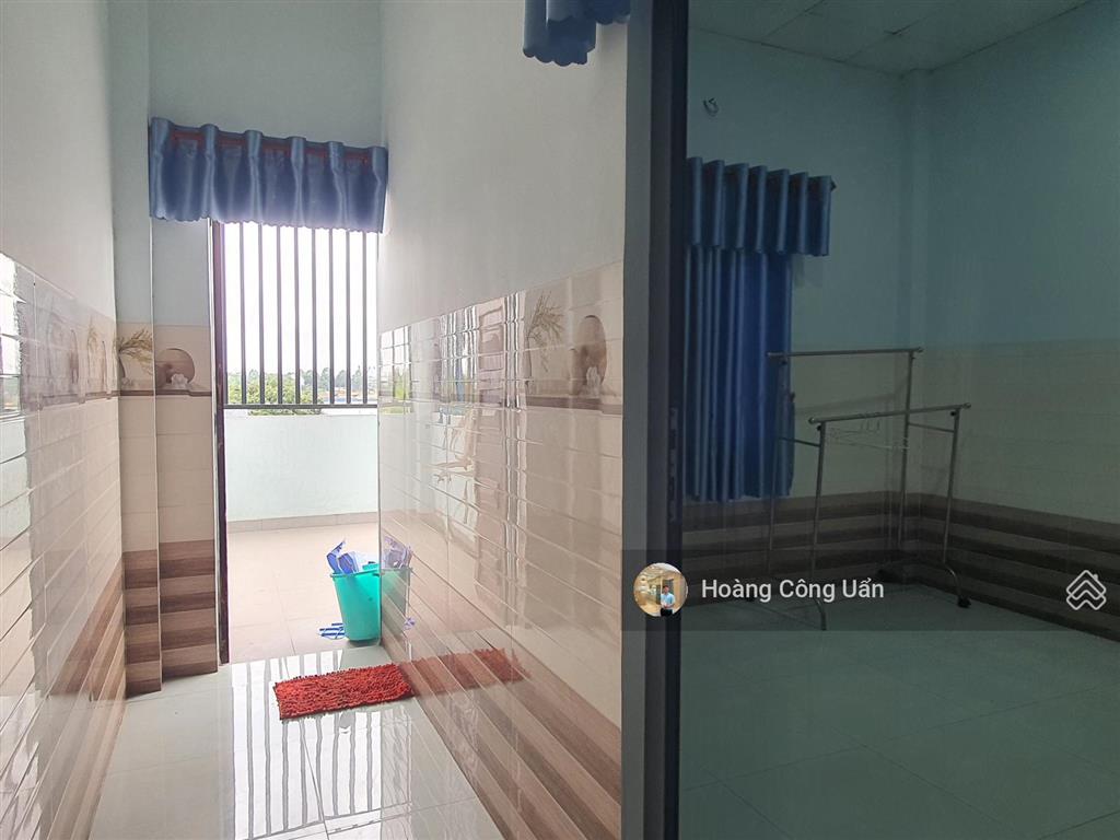 Nhà đẹp 1 trệt 2 lầu mái thái, sân oto phường bửu long. gần bờ kè ven sông.