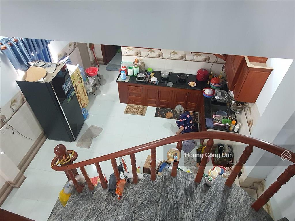 Nhà đẹp 1 trệt 2 lầu mái thái, sân oto phường bửu long. gần bờ kè ven sông.