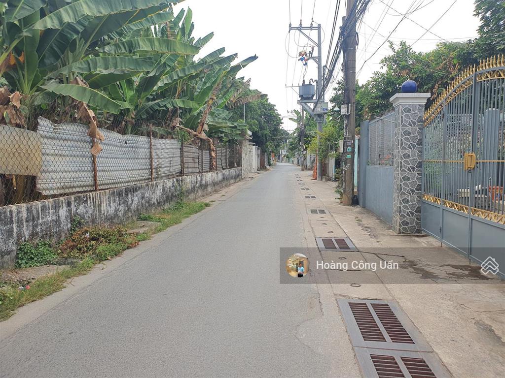 Nhà đẹp 1 trệt 2 lầu mái thái, sân oto phường bửu long. gần bờ kè ven sông.