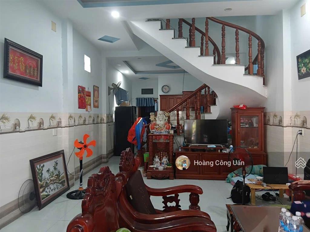 Nhà đẹp 1 trệt 2 lầu mái thái, sân oto phường bửu long. gần bờ kè ven sông.