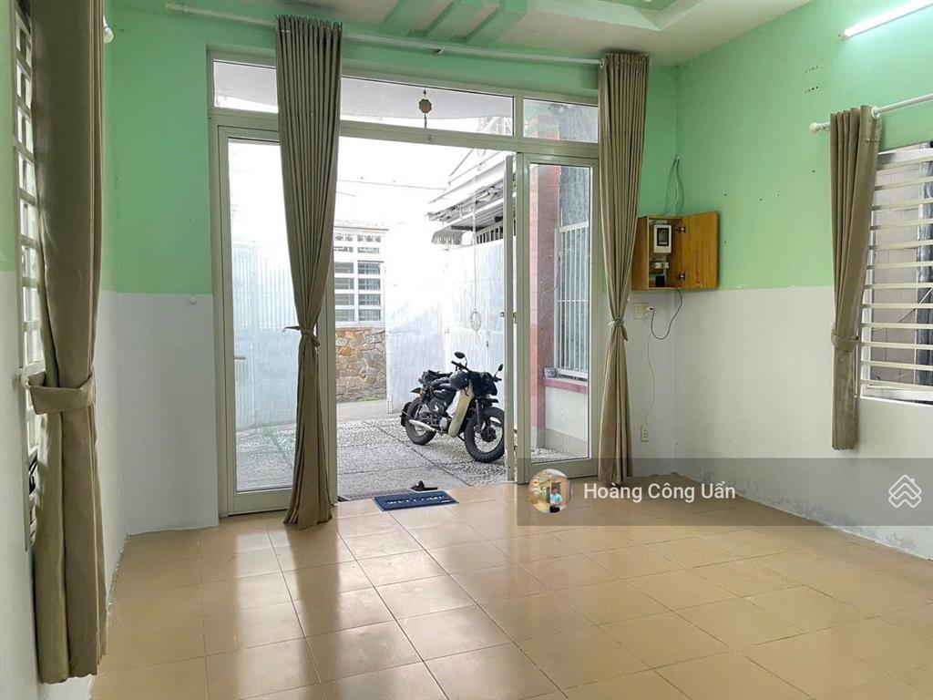 Bán nhà sân oto phường bửu long (trấn biên) cách đường bờ kè 50mét. dt 4,7x23,5m  giá chỉ 3ty600