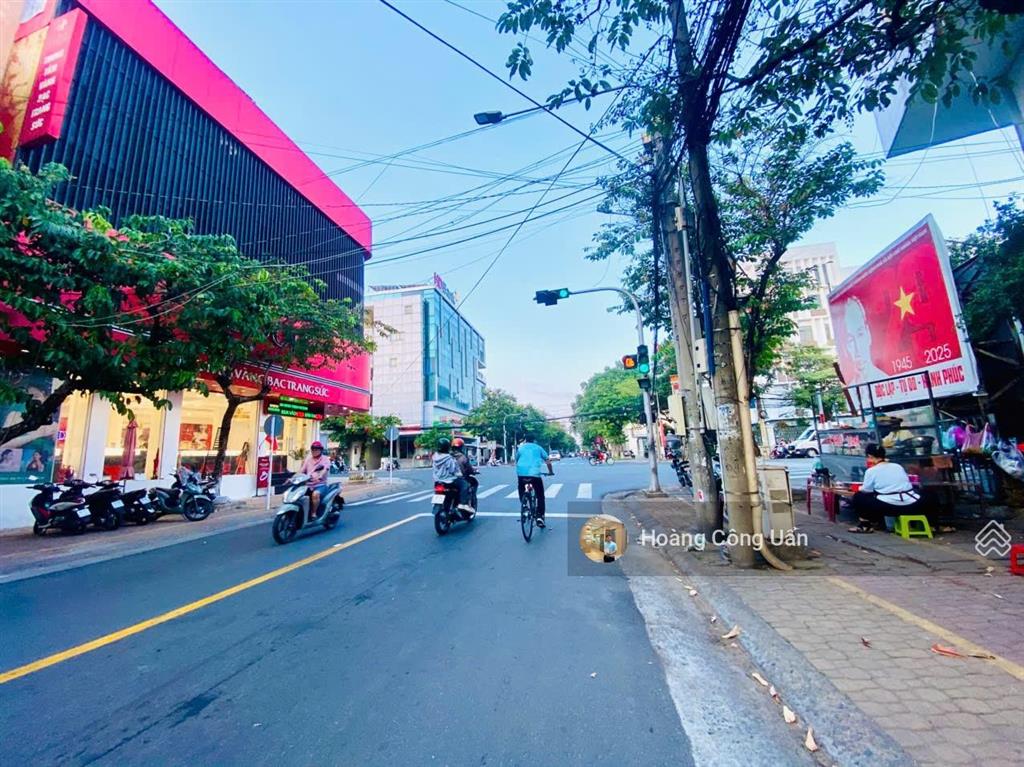 Bán nhà 3 lầu mặt tiền chợ biên hoà, phường thanh bình  trấn biên. dt 5x18m shr hoàn công