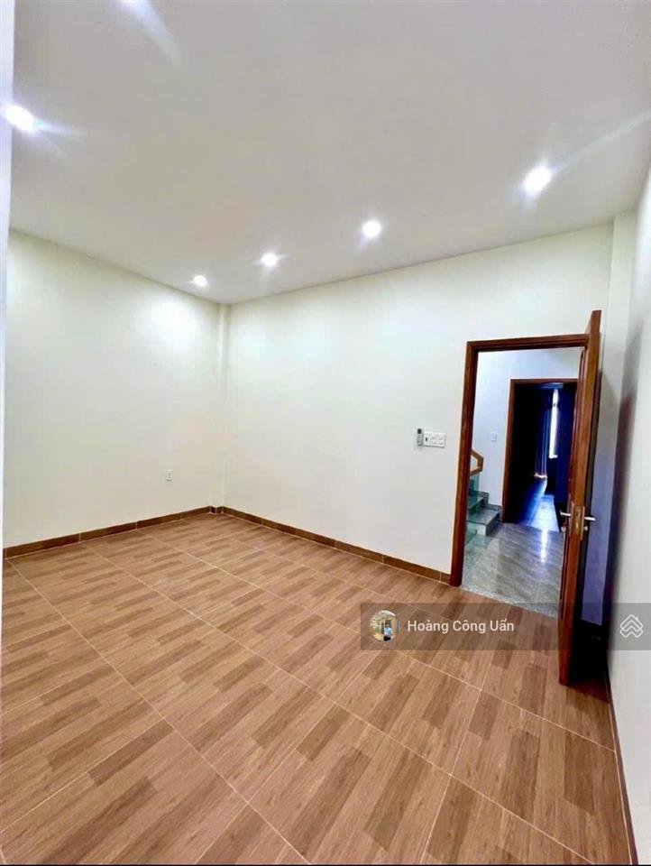 Nhà 1 lầu đẹp  mặt tiền đường nguyễn văn hoa. phường thống nhất  đoạn gần chợ/trường cơ điện