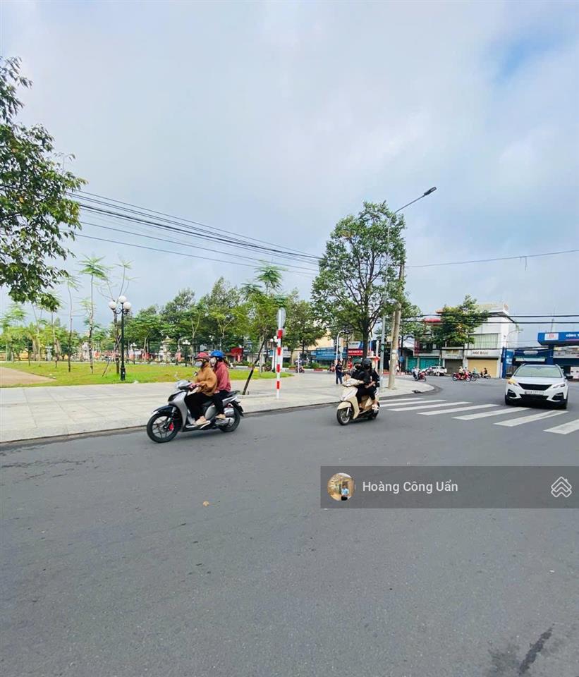 Bán nhà 2 mặt tiền kdc gần công viên dương tử giang. đường 2 ô tô, 1 sẹc nguyễn văn hoài vài chục m
