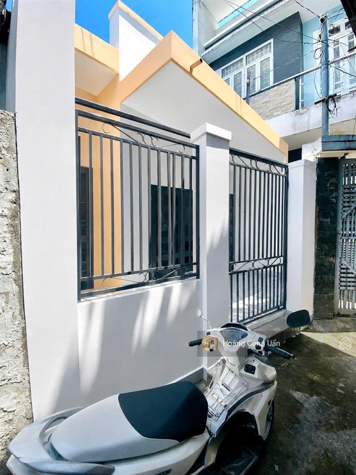 Bán nhà phường trấn biên  quang vinh (cũ) gần lẩu tôm 5ri ở trục đường cmt8. dt 5,5x11m giá 2tỷ