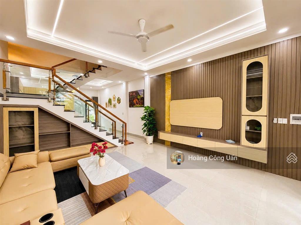 Nhà đẹp 2 lầu mới, khu tđc phường bửu hoà  biên hoà (đối diện công viên). để lại nội thất như hình