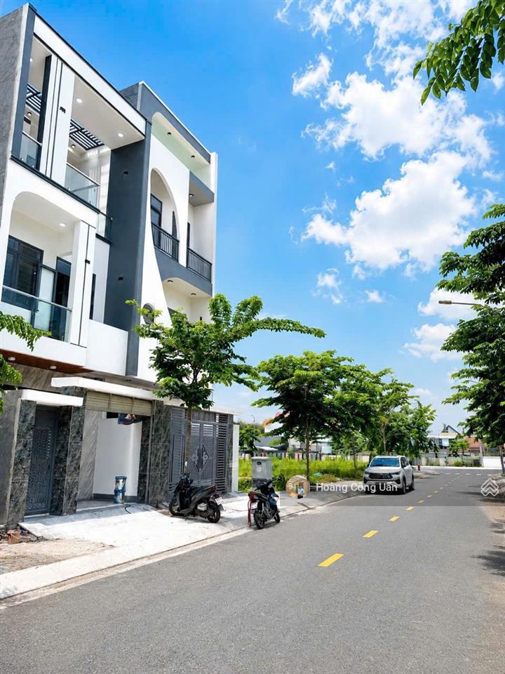 Nhà đẹp 2 lầu mới, khu tđc phường bửu hoà  biên hoà (đối diện công viên). để lại nội thất như hình