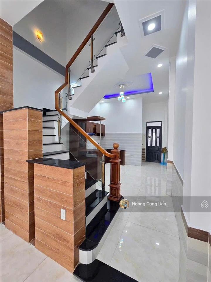 Nhà đẹp 2 lầu kdc bửu long, phường bửu long  gần chợ bửu long. giá chỉ 3 tỷ 950 triệu