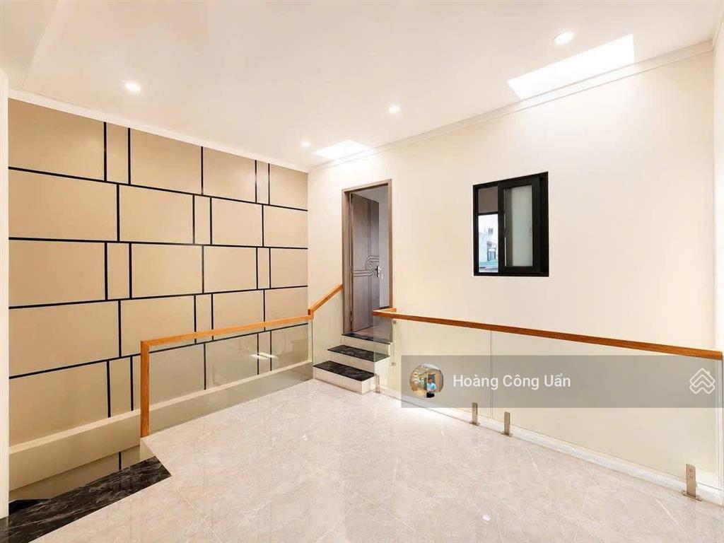 Nhà đẹp 1 lầu gần chợ nhỏ, phường tân hiệp. dt 5x12m  shr thổ cư. giá chỉ 2 tỷ 950