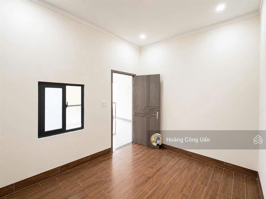 Nhà đẹp 1 lầu gần chợ nhỏ, phường tân hiệp. dt 5x12m  shr thổ cư. giá chỉ 2 tỷ 950