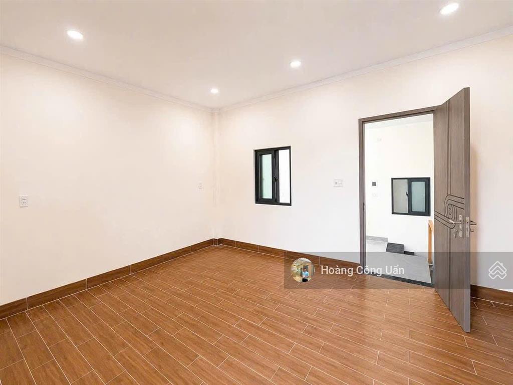 Nhà đẹp 1 lầu gần chợ nhỏ, phường tân hiệp. dt 5x12m  shr thổ cư. giá chỉ 2 tỷ 950