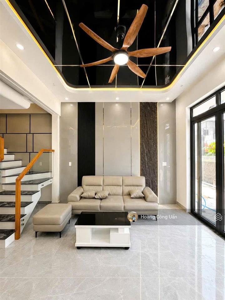 Nhà đẹp 1 lầu gần chợ nhỏ, phường tân hiệp. dt 5x12m  shr thổ cư. giá chỉ 2 tỷ 950
