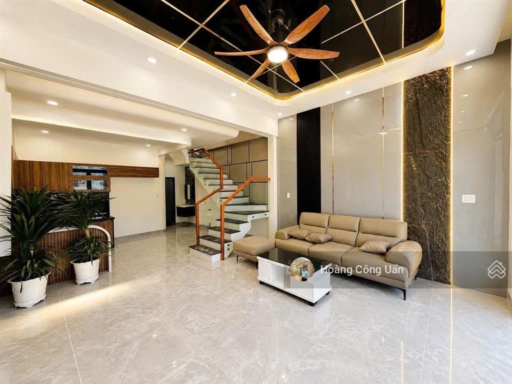 Nhà đẹp 1 lầu gần chợ nhỏ, phường tân hiệp. dt 5x12m  shr thổ cư. giá chỉ 2 tỷ 950
