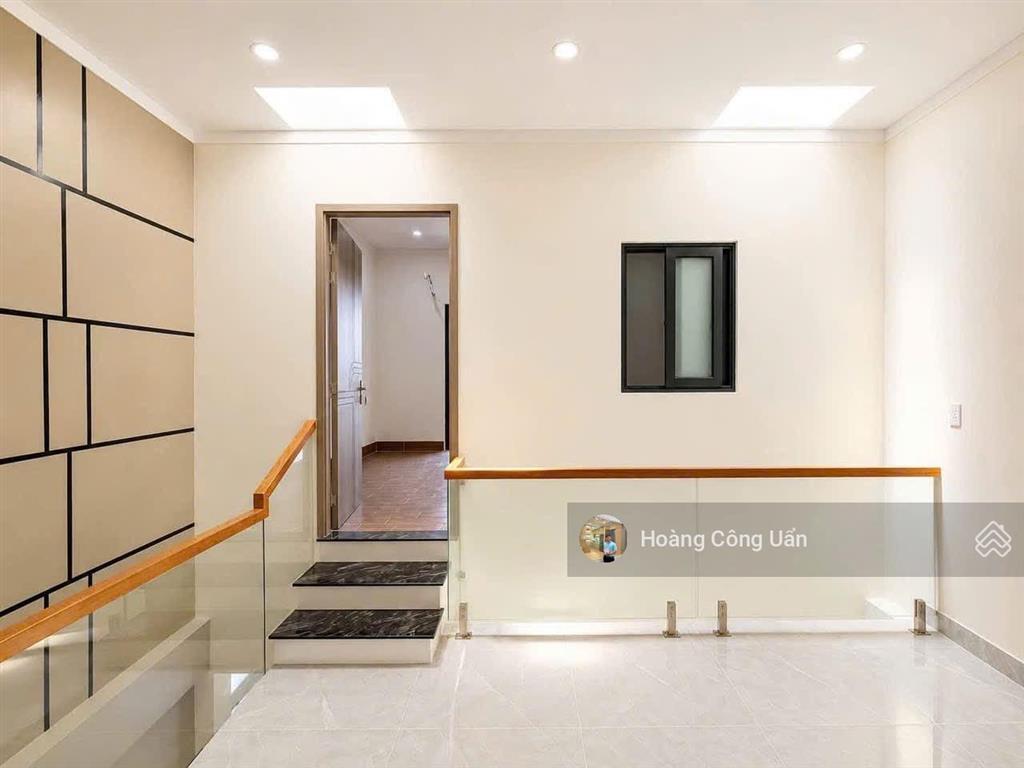 Nhà đẹp 1 lầu gần chợ nhỏ, phường tân hiệp. dt 5x12m  shr thổ cư. giá chỉ 2 tỷ 950