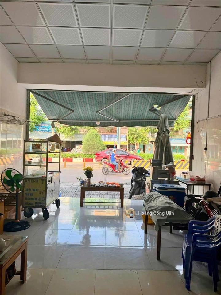 Nhà mặt tiền đường đồng khởi gần y học cổ truyền. dt 5x9m  4tỷ200 shr thổ cư