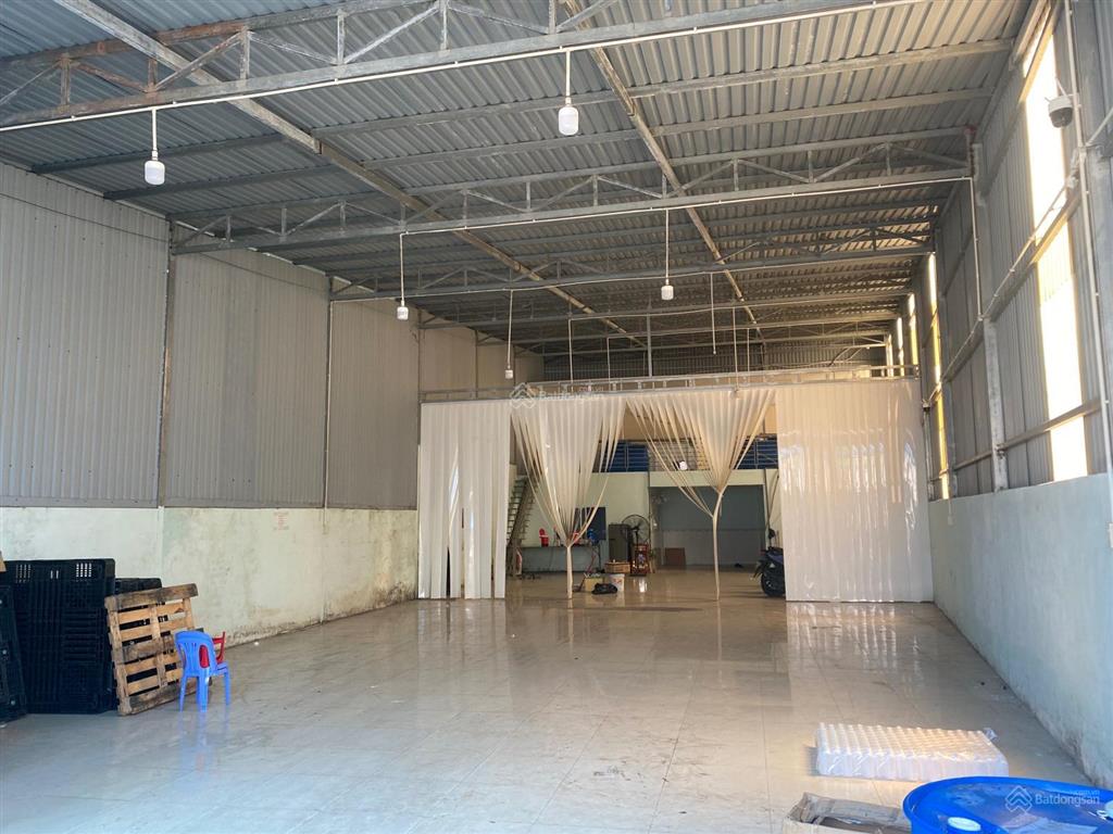 Cho thuê 2 nhà kho mới xây dựng 240m2, 12tr/th tại thạnh xuân  quận 12. xe tải di chuyển