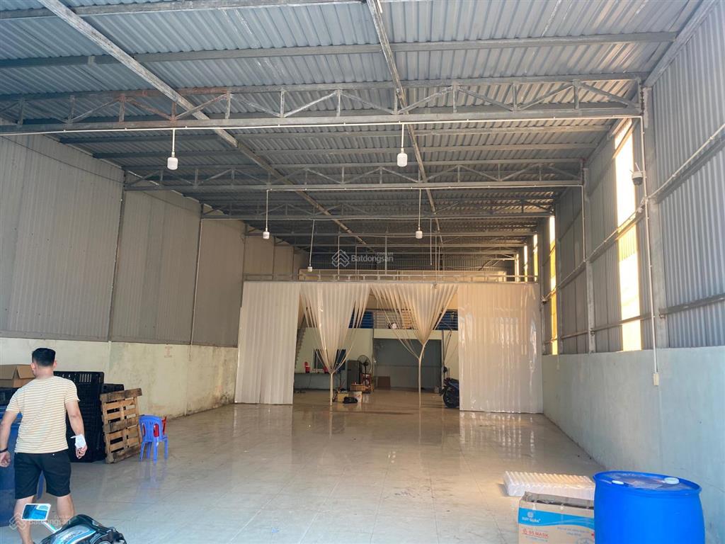Cho thuê 2 nhà kho mới xây dựng 240m2, 12tr/th tại thạnh xuân  quận 12. xe tải di chuyển