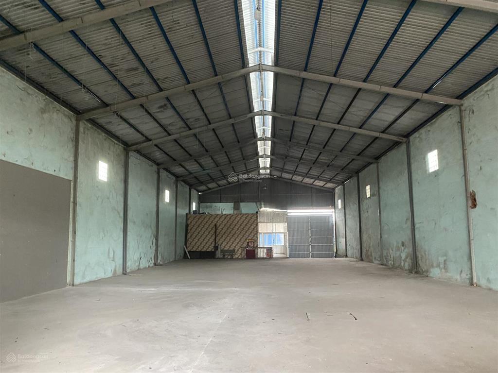 Cho thuê nhà xưởng 650m2 tại hà huy giáp quận 12  xe tải lớn có thể di chuyển tới