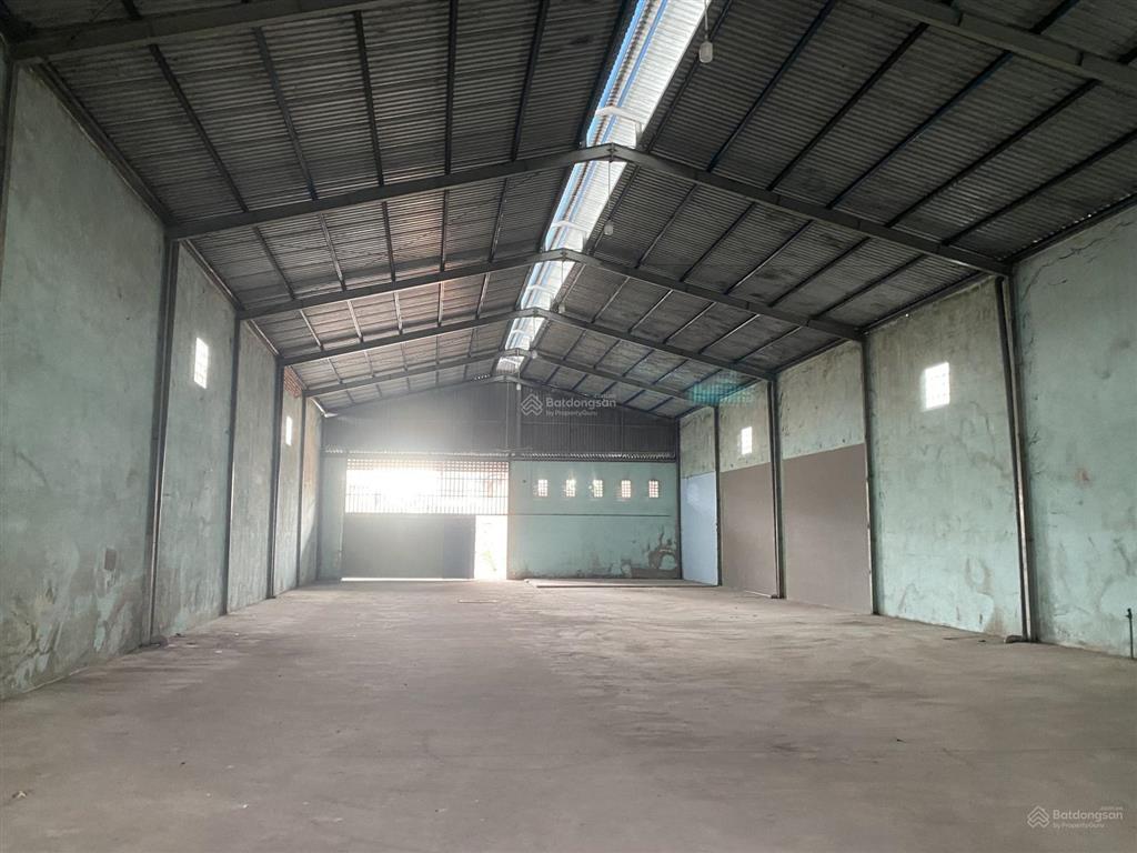 Cho thuê nhà xưởng 650m2 tại hà huy giáp quận 12  xe tải lớn có thể di chuyển tới