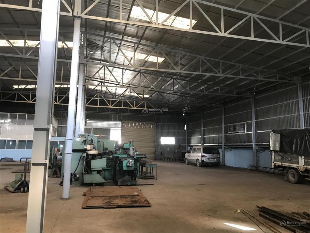 Cho thuê nhà xưởng khách nội thất hết hạn diện tích 1400m2 giá 68tr/th. xe tải lớn đỗ cửa