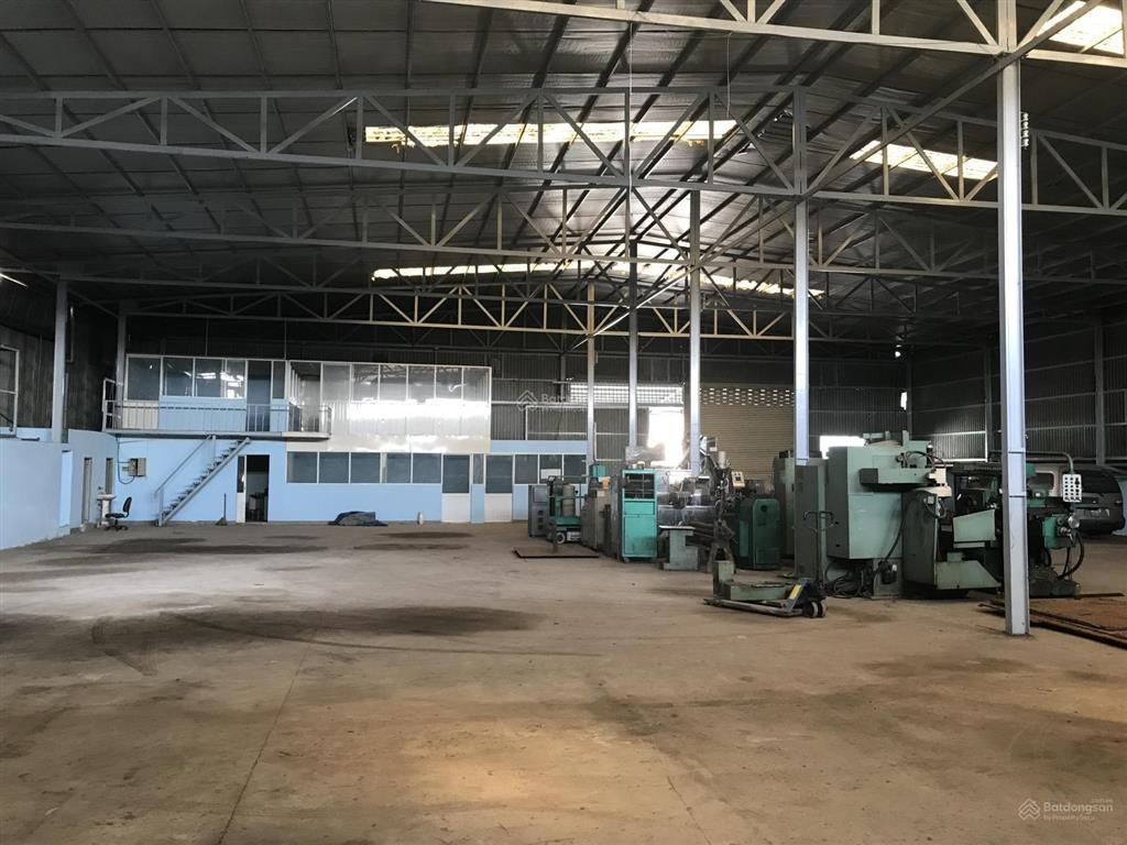 Cho thuê nhà xưởng khách nội thất hết hạn diện tích 1400m2 giá 68tr/th. xe tải lớn đỗ cửa
