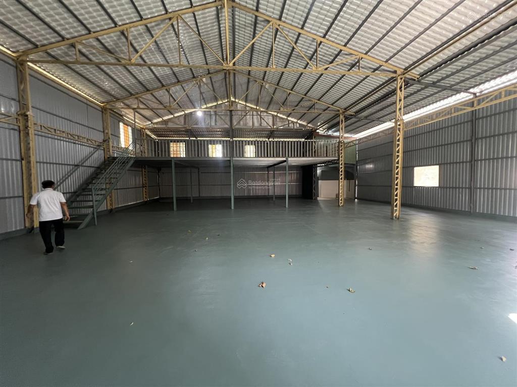  cho thuê nhà xưởng 300m2 giá 17tr/th tại đường apd25 . xe tải di chuyển vào kho.