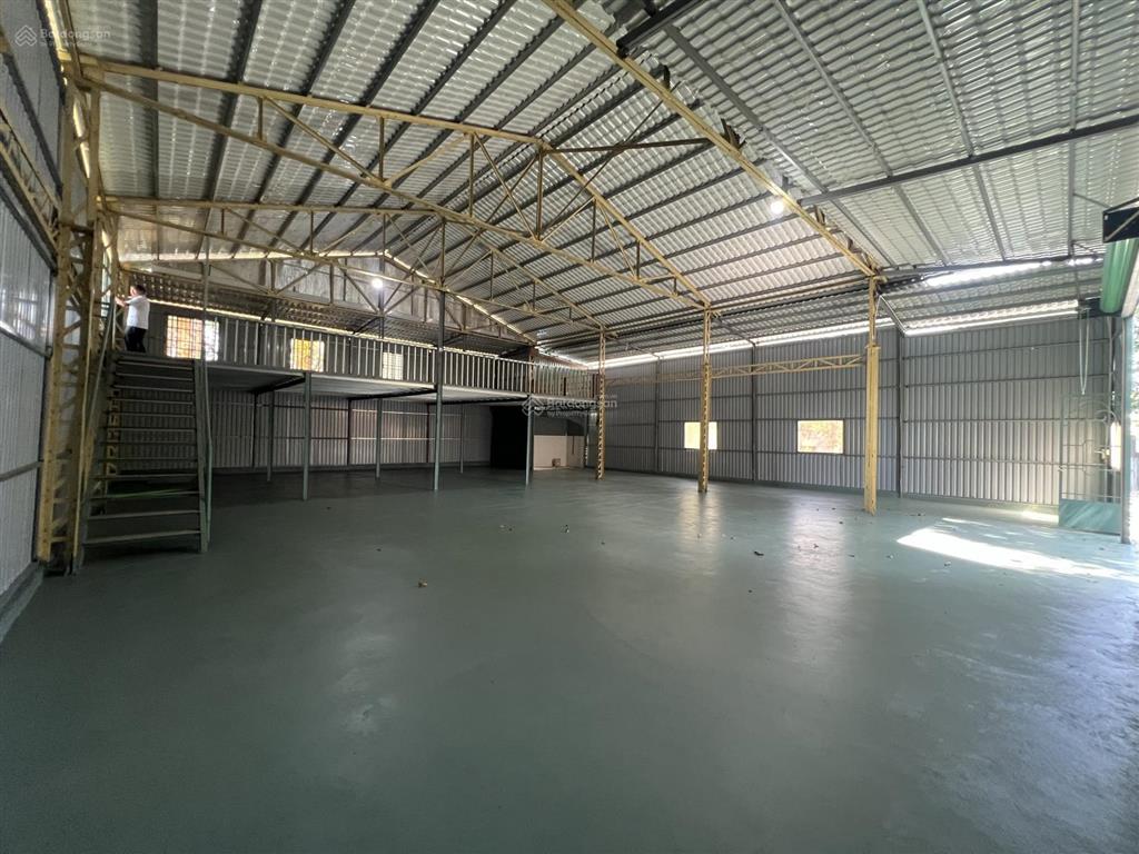  cho thuê nhà xưởng 300m2 giá 17tr/th tại đường apd25 . xe tải di chuyển vào kho.