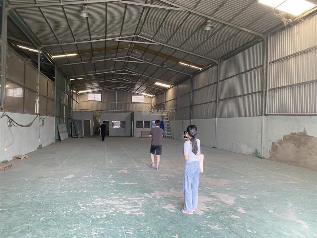 Cho thuê nhà kho 500m2 giá 24tr/th khách bao bì hết hạn hđ tại 1/ hà huy giáp quận 12. xe tải lớn