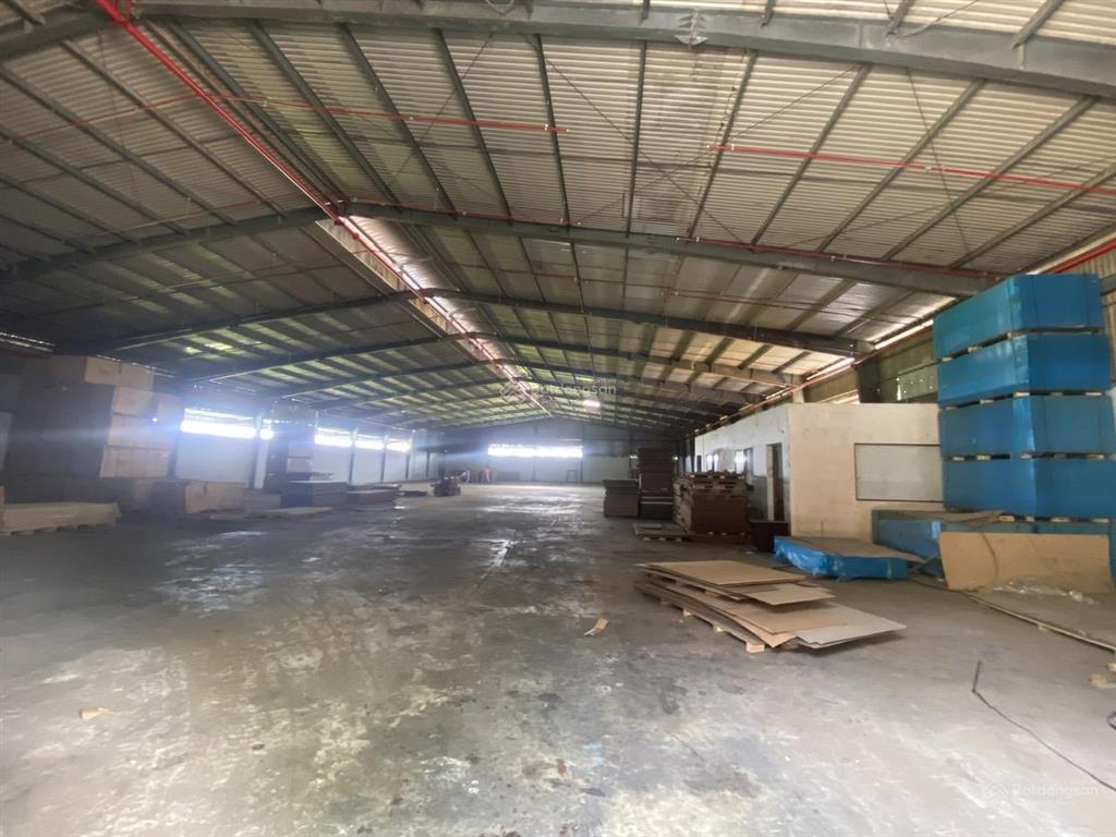  cho thuê nhà xưởng 2600m2 giá 150tr/th. pccc thẩm duyệt. xe container 24/7. lê thị riêng quận 12.