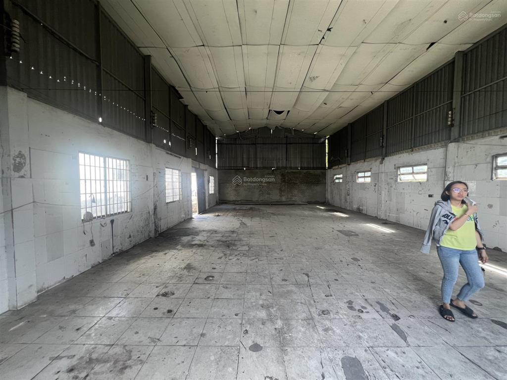  cho thuê nhà xưởng tdt 700m2 giá 19tr tại nhị bình 3. xưởng nội thất chuyển đi. xe full tải đậu.