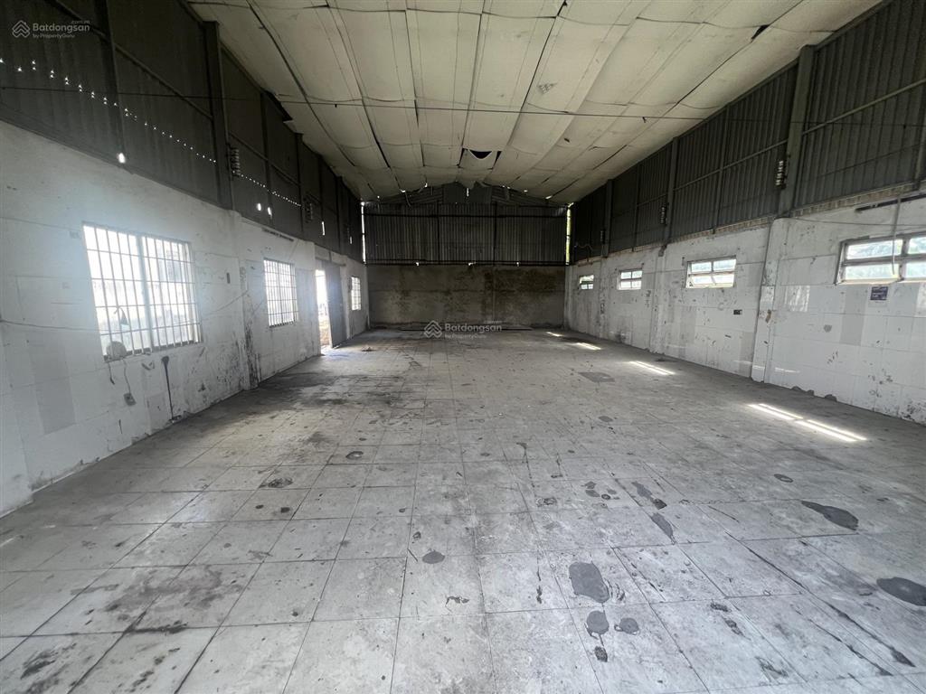  cho thuê nhà xưởng tdt 700m2 giá 19tr tại nhị bình 3. xưởng nội thất chuyển đi. xe full tải đậu.