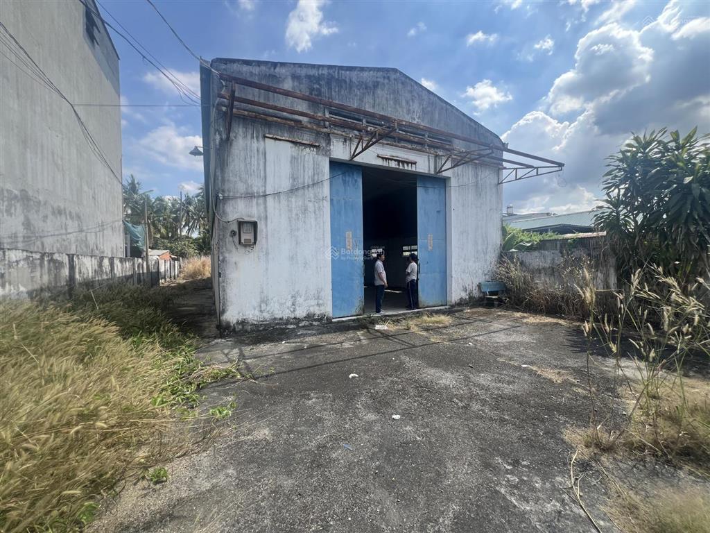  cho thuê nhà xưởng tdt 700m2 giá 19tr tại nhị bình 3. xưởng nội thất chuyển đi. xe full tải đậu.