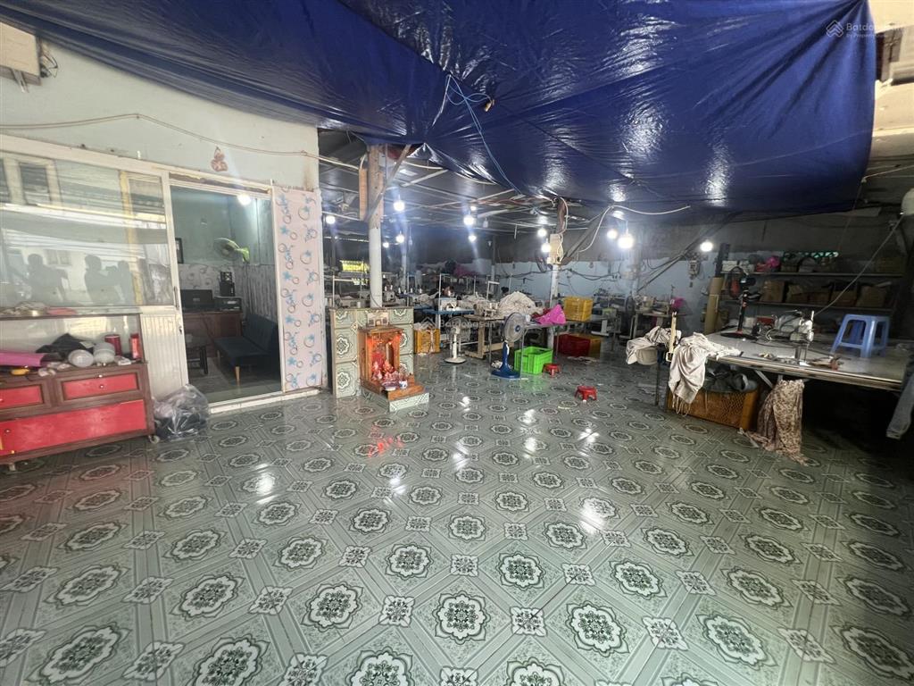  cần cho thuê nhà xưởng diện tích kv 360m2 giá 15tr/th tại huỳnh thị hai  quận 12. xe tải