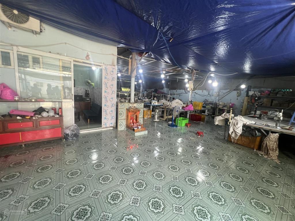  cần cho thuê nhà xưởng diện tích kv 360m2 giá 15tr/th tại huỳnh thị hai  quận 12. xe tải
