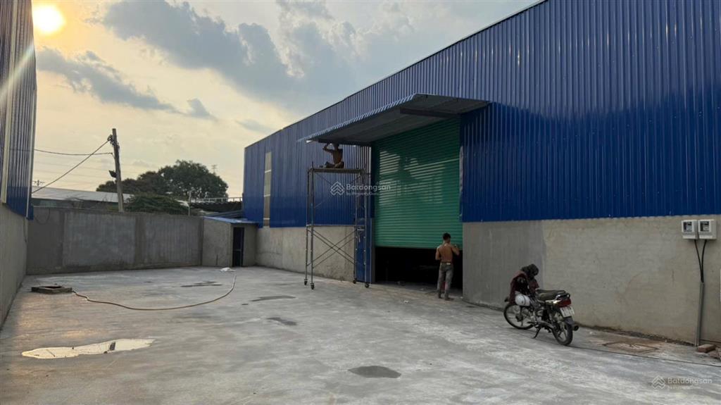 Cho thuê nhà kho 1200m2 giá 55tr/th. có pccc vách tường sẵn. xe tải lớn tại 1/ hà huy giáp quận 12.